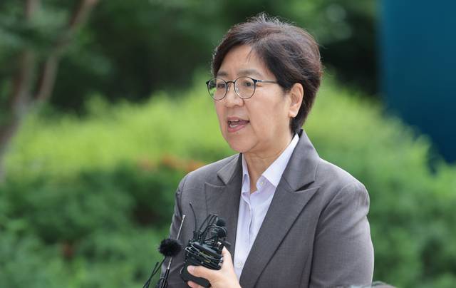 ▲ 정은경 보건복지부 장관 후보자가 30일 서울 중구 남대문로에 마련된 인사청문회 준비 사무실로 출근하며 취재진 질문에 답하고 있다. 연합뉴스