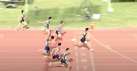 김시온(오른쪽)의 역주 / 대한육상연맹 유튜브 채널 캡처.