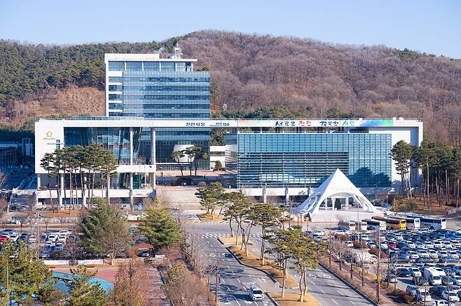 천안시청 전경. 천안시 제공