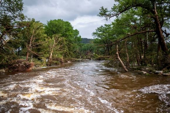 2025년 7월 5일, 미국 텍사스 커 카운티에서 치명적인 홍수가 발생하면서 과달루페 강이 범람한 모습. 로이터 연합뉴스