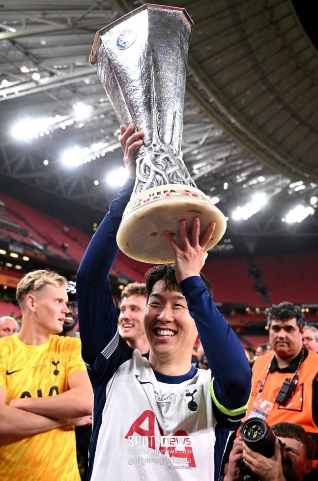 ▲ 올여름 손흥민의 차기 거취를 둘러싸고 사우디아라비아 프로페셔널 리그(SPL)와 MLS, 옛 스승 주제 무리뉴 감독이 이끄는 페네르바흐체(튀르키예) 등 다양한 후보가 물망에 올랐다. 다만 영국 현지 매체가 '북런던 잔류' 가능성을 시사해 눈길을 모았다.