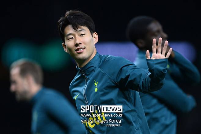 ▲ 영국 '더 하드 태클'은 이날 "손흥민은 토트넘과 계약을 만료하는 내년 6월까지 북런던에 잔류할 수도 있다. 신임 사령탑과 함께 UEFA 챔피언스리그 출전에 비중을 둘 가능성이 있기 때문"이라고 적었다.