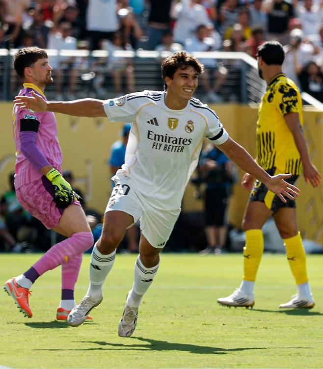 골을 넣고 기뻐하는 곤살로 가르시아. /사진=레알 마드리드 공식 SNS 갈무리