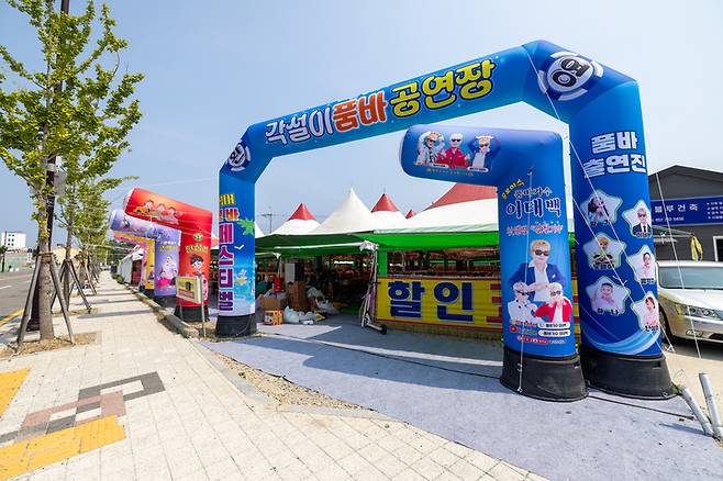 7일 찾은 울산 동구 일산해수욕장 인근에 위치한 무허가 불법 품바공연장 모습. 최지원 기자