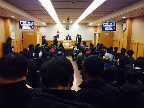 제주지방법원 경매 법정 모습.