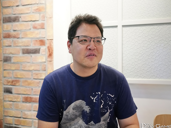 게임 잡지 등을 스캔한 데이터베이스가 어느덧 4~5TB에 달한다는 오영욱 개발자.