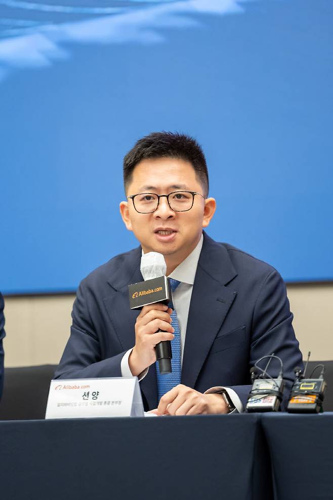 션 양 알리바바닷컴 글로벌 사업개발 총괄 본부장이 7일 조선 팰리스에서 열린 기자간담회에서 발표를 진행하고 있다. (사진=알리바바닷컴)
