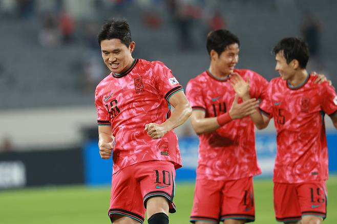 7일 경기도 용인미르스타디움에서 열린 2025 동아시아축구연맹(EAFF) E-1 풋볼 챔피언십(동아시안컵) 1차전 중국과 경기에서 전반 7분 선제골을 넣고 기뻐하는 이동경