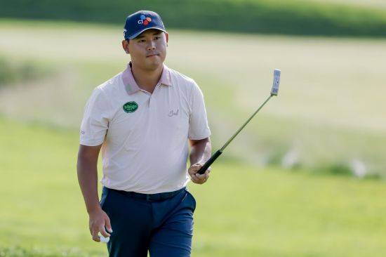 김시우가 존디어 클래식 4라운드에서 6타를 줄이며 공동 11위로 올라섰다. EPA연합뉴스