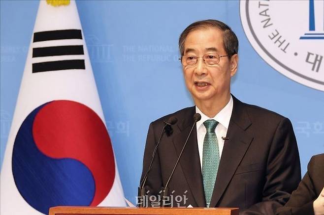 한덕수 전 국무총리가 지난 5월2일 오전 국회 소통관 기자회견장에서 21대 대선 출마 선언을 하고 있는 모습 ⓒ데일리안 홍금표 기자