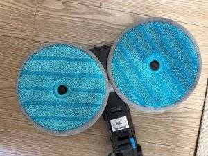 비스포크 AI 제트 400W에 다회용 물걸레를 탈부착할 수 있다. 사진=임수빈 기자