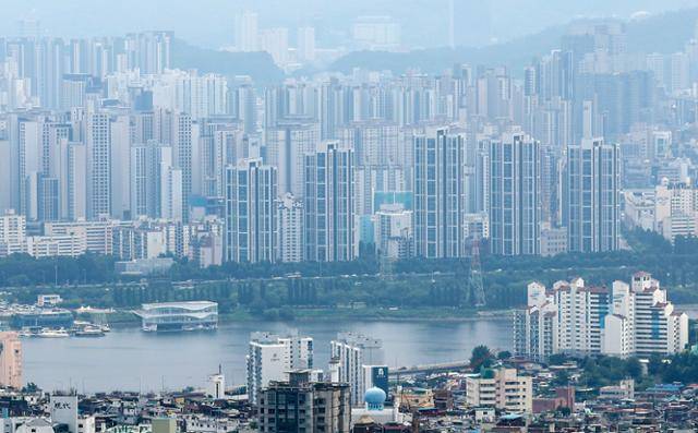6일 서울 남산에서 바라본 서울 아파트 단지 모습. 뉴스1