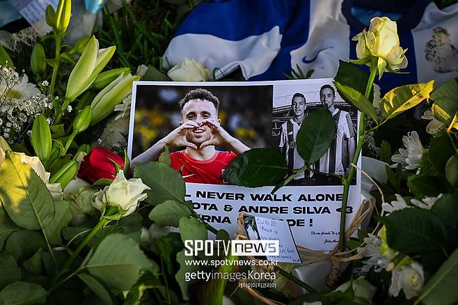 ▲ 비극은 스페인 사모라 지방에서 발생했다. 영국 공영방송 ‘BBC’에 따르면, 조타와 그의 동생 안드레 실바는 람보르기니 차량을 타고 가던 중 중앙분리대 근처에서 사고를 당했다. 차량은 타이어 폭발 후 추월 과정에서 도로를 벗어나 화재가 발생했고, 두 형제는 그 자리에서 숨졌다.