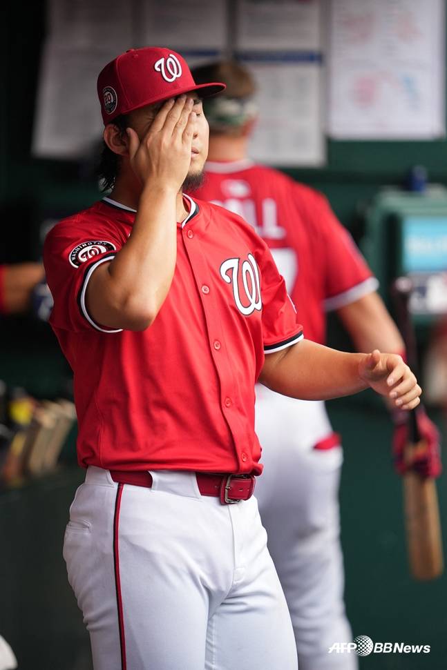 7일 등판을 마치고 아쉬워하는 오가사와라. /AFPBBNews=뉴스1