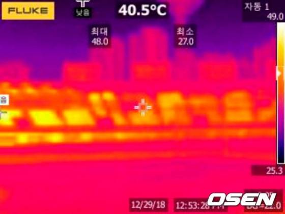 지난해 9월 17일 경기를 앞두고 부산 지역에 폭염 주의보가 내려진 가운데, 열화상 카메라에 찍힌 사직야구장 관중석의 모습.