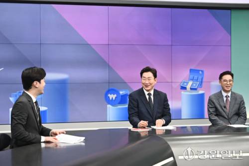 ◇강원자치발전 전략 대토론회 원주시 편이 7일 G1방송 스튜디오에서 원강수 시장, 김석중 강원연구원 박사가 출연한 가운데 열렸다. 신세희기자