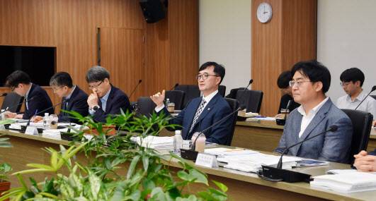 임기근 기획재정부 차관이 8일 오후 서울 영등포구 한국수출입은행에서 열린 ‘민간투자사업심의위원회 본회의’를 주재, 모두발언을 하고 있다. (사진=기획재정부)