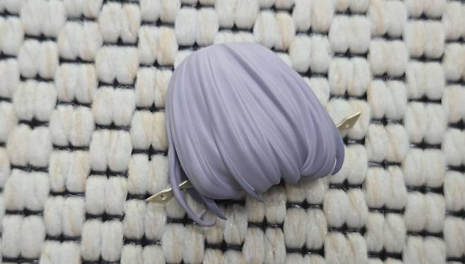 - 갓을 벗기 위한 추가 헤어 파츠 "참고로 처음 분리할 땐 매우 빡빡해서 파손에 조심해야 한다"