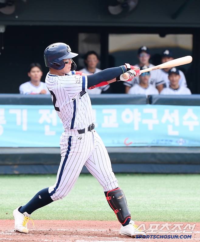 8일 서울 목동구장에서 열린 제80회 청룡기 고교야구선수권 대회 및 주말리그 왕중왕전 서울고와 부산고의 8강전. 서울고 김지우가 2회말 첫 타석에서 안타를 치고 있다. 목동=정재근 기자 cjg@sportschosun.com/2025.7.8/