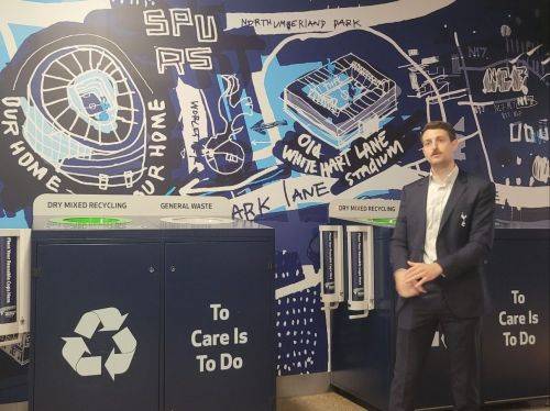 마커스 패리 토트넘 홋스퍼 지속가능 담당 매니저가 구장의 재활용 쓰레기 처리에 대해 설명하고 있다. 강희종 기자