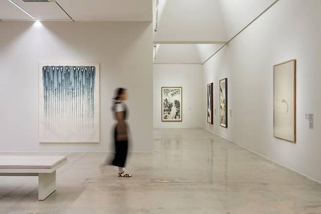 국립현대미술관 과천관 상설전 '한국근현대미술 ll' 전시장 전경. /국립현대미술관