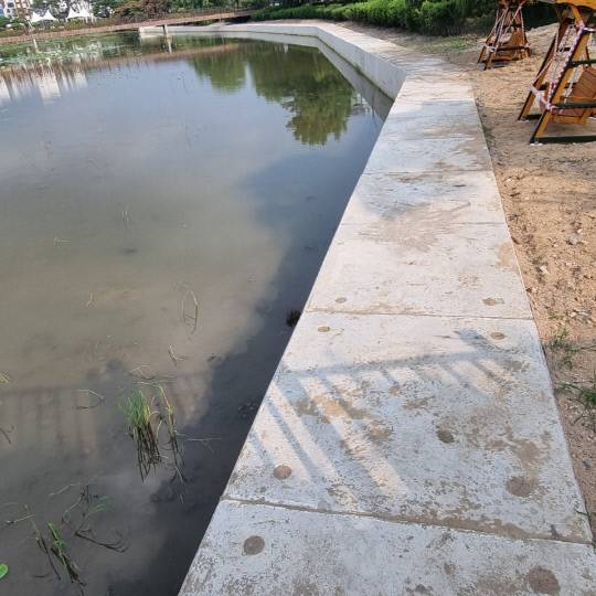 중앙호수공원변에 설치한 배수관로