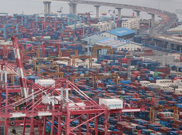 통상 불확실성으로 수출 부정적, 부산항 감만·신감만 부두. 사진=연합뉴스