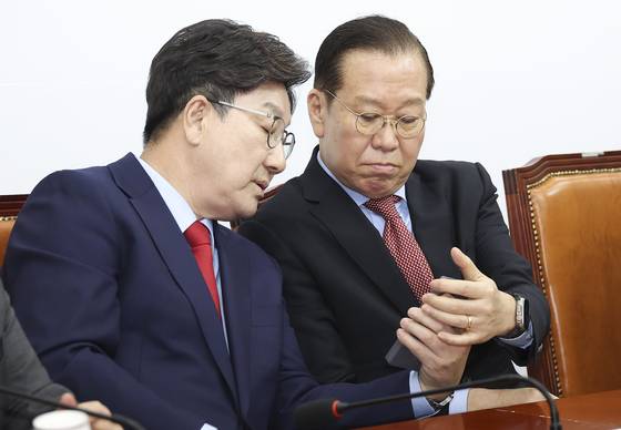 국민의힘 권성동(왼쪽)·권영세 의원. 임현동 기자