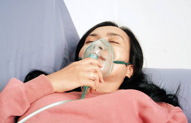 만성폐쇄성폐질환(COPD)은 중증으로 진행되면 24시간 산소 요법만이 유일하게 생명을 연장할 수 있다. 이런 고위험군 환자들에게 최근 기존과 다른 개념의 생물학적 의약품이 허가돼 치료에 새로운 선택지가 생겼다. 게티이미지뱅크