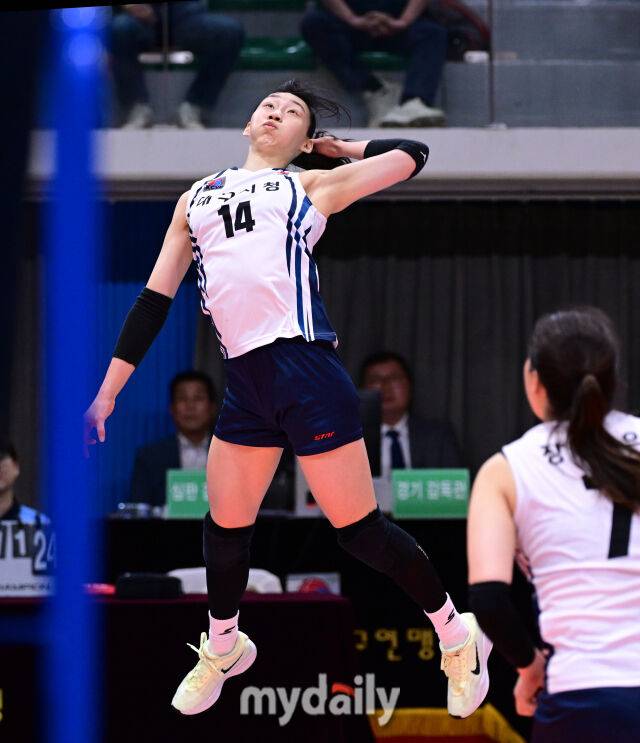 공격하는 이예솔./마이데일리