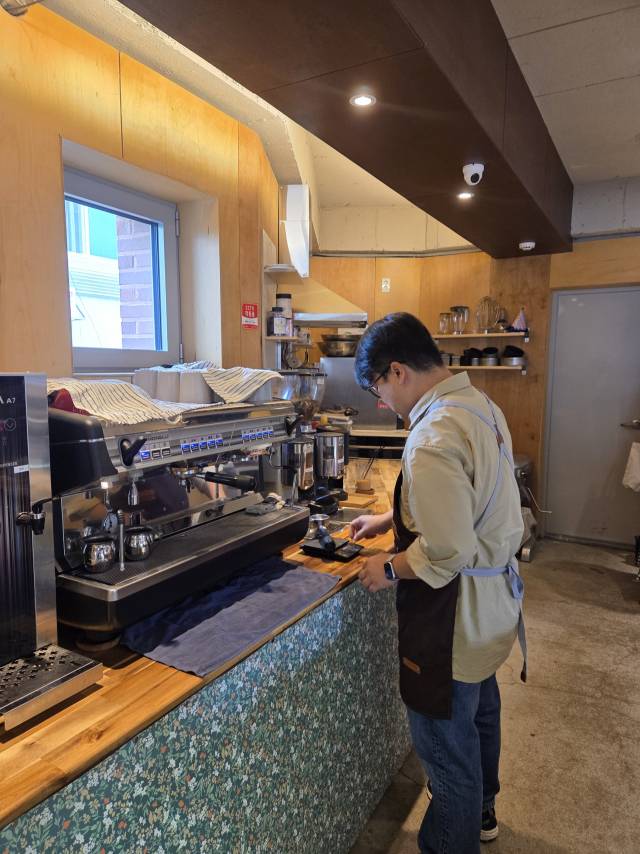 농촌기본소득 지급 후 청산면에서 새롭게 문을 연 카페. 연천=배상윤 기자.