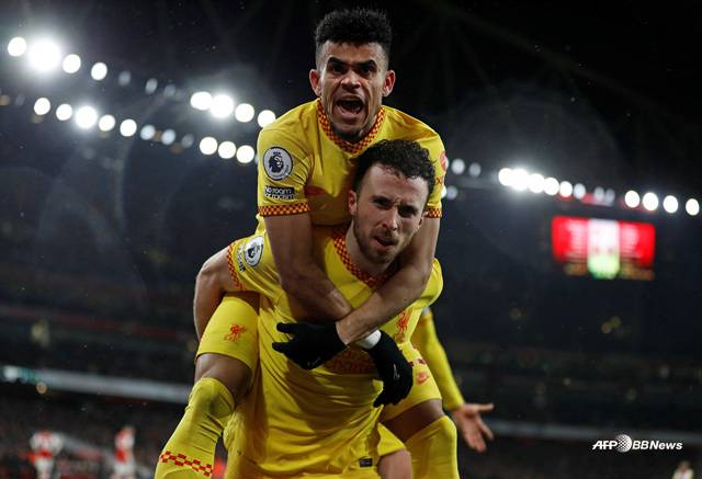 디오고 조타(오른쪽)와 루이스 디아스. /AFPBBNews=뉴스1