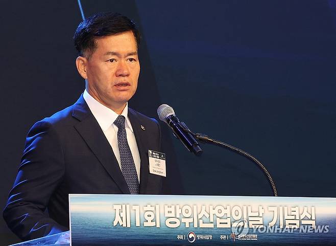 개회사 하는 석종건 방위사업청장 (서울=연합뉴스) 이진욱 기자 = 8일 서울 용산구 그랜드 하얏트 호텔에서 열린 방위산업의 날 기념식에서 석종건 방위사업청장이 개회사를 하고 있다. 2025.7.8 cityboy@yna.co.kr