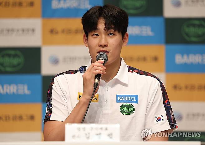 인터뷰하는 김영범 (진천=연합뉴스) 김성민 기자 = 경영 국가대표 김영범이 8일 충북 진천 국가대표선수촌에서 인터뷰하고 있다. 2025.7.8 ksm7976@yna.co.kr