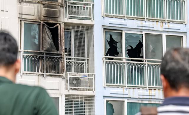 지난 2일 화재로 어린 자매가 숨진 부산 기장군의 한 아파트. 부산일보DB