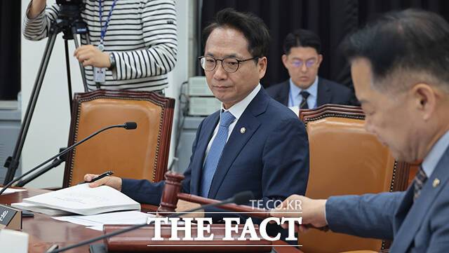 지난해 북한 평양에서 발견된 무인기가 윤석열 전 대통령의 지시로 납품된 장비라는 의혹이 더불어민주당에서 제기됐다. /배정한 기자