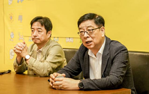 왼쪽부터 최영석 원주한라대 미래모빌리티공학과 교수, 전 자동차안전연구원(KATRI) 부원장인 이광범 법무법인 세종 고문.