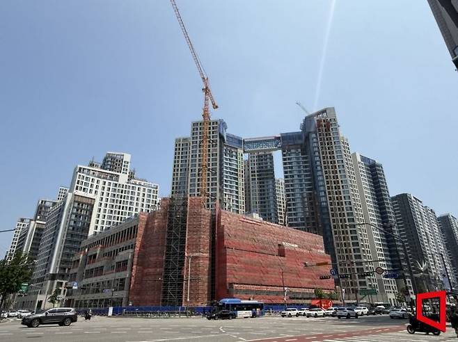 공사중인 잠실 르엘 전경. 한진주 기자