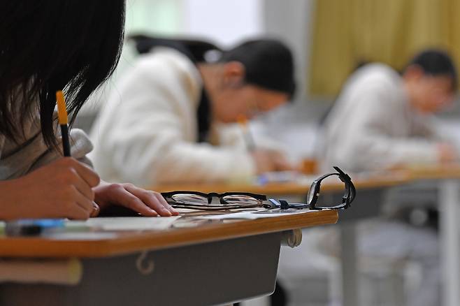 수험생들이 시험을 치고 있는 모습. 사진은 기사 내용과 무관./뉴스1