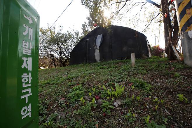 서울 서초구 서리풀 공공주택지구는 원지동·신원동·염곡동·내곡동·우면동 일대로 221만㎡ 규모다. 원지동 일대에 세워진 개발제한구역 안내문. /뉴스1