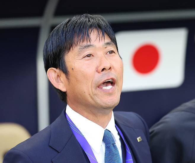 <yonhap photo-4925=""> 국가 부르는 일본 모리야스 하지메 감독 (도하=연합뉴스) 김도훈 기자 = 24일(현지시간) 카타르 도하 앗수마마 스타디움에서 열린 2023 아시아축구연맹(AFC) 아시안컵 조별리그 D조 최종전 일본과 인도네시아 경기. 일본 모리야스 하지메 감독이 경기 전 국가를 부르고 있다. 2024.1.24 superdoo82@yna.co.kr/2024-01-24 20:48:06/ <저작권자 ⓒ 1980-2024 ㈜연합뉴스. 무단 전재 재배포 금지, AI 학습 및 활용 금지></yonhap>
