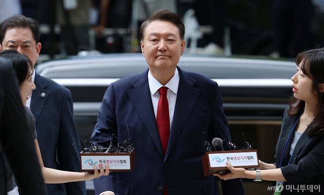 윤석열 전 대통령이 9일 서울 서초구 서울중앙지방법원에서 열린 구속 전 피의자심문(영장실질심사)을 받기 위해 출석하고 있다./사진=뉴시스