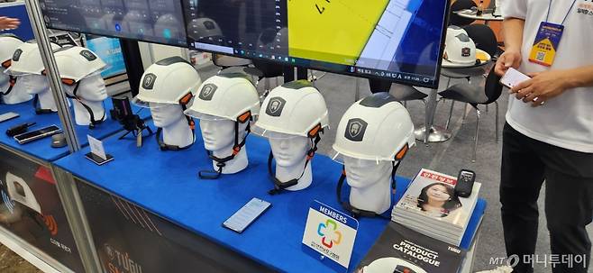 아스가드 주식회사의 스마트 안전모 '투구'(TUGU)