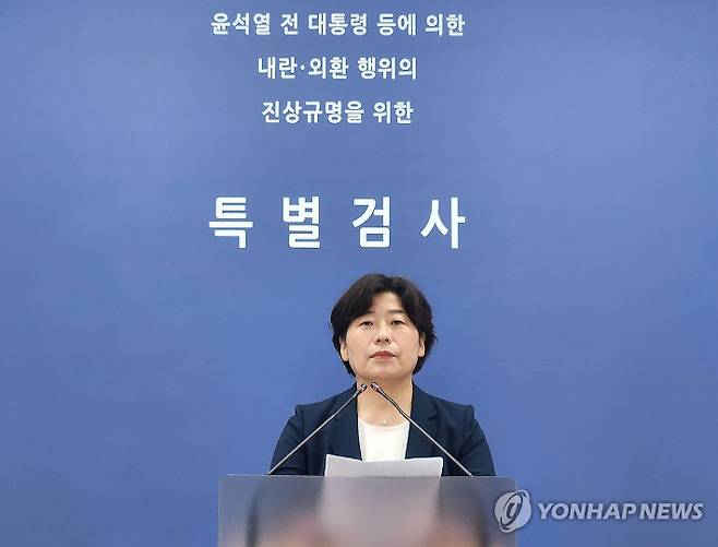 (서울=연합뉴스) 이도흔 기자 = 박지영 내란 특검보가 6일 서울 서초구 서울고검에서 윤석열 전 대통령에 대한 구속영장 청구 관련 브리핑을 하고 있다. 2025.7.6 leedh@yna.co.kr 연합뉴스