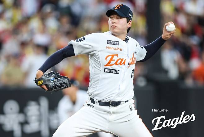 ▲ 선발 엄상백의 조기 강판 여파를 역투로 막아낸 조동욱 ⓒ한화이글스