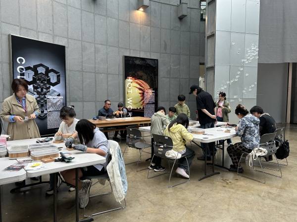 시민참여프로그램 'Glass Art Class' 모습. / 김해시