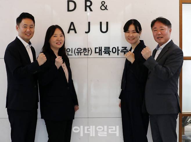 법무법인 대륙아주 학교폭력 대응센터 소속 윤상혁(왼쪽부터)·임미하·정유리·탁기주 변호사. (사진=김태형 기자)