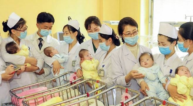 북한에서 태어난 첫 다섯쌍둥이. (사진=뉴스1)