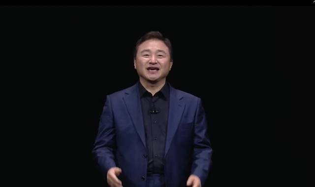 노태문 삼성전자 DX부문장 직무대행 사장이 9일 오후 11시(한국시간) 미국 뉴욕 브루클린 듀갈 그린하우스에서 열린 갤럭시 언팩에서 신제품을 공개하고 있다. /언팩 영상 캡처