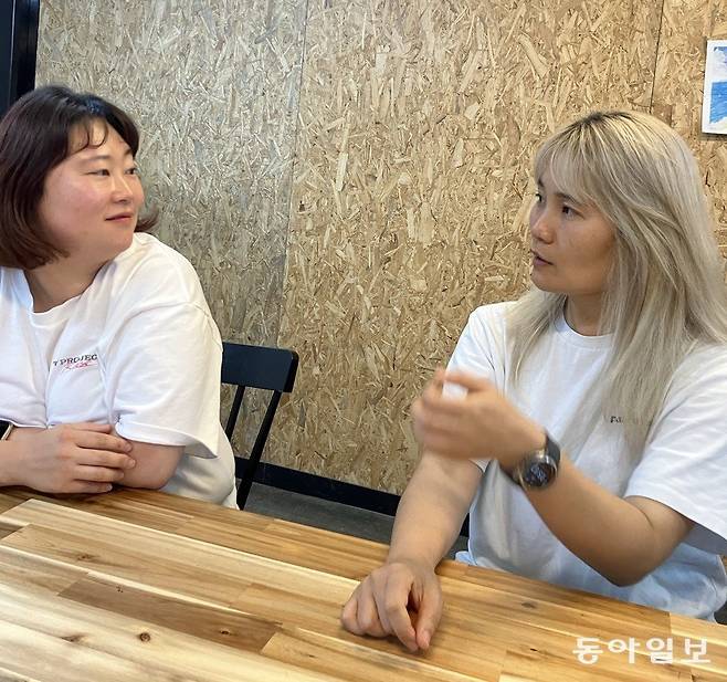 서선아 대표(오른쪽)와 후배 최혜진 씨. 무주=신석호 기자 kyle@donga.com